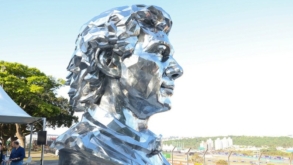 Escultura em homenagem a Ayrton Senna foi inaugurada no Autódromo de Interlagos
