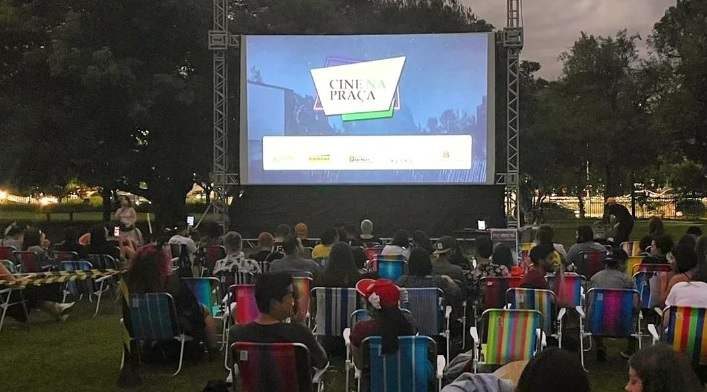 Projeto Cine na Praça leva clássicos do cinema para exibições open air gratuitas