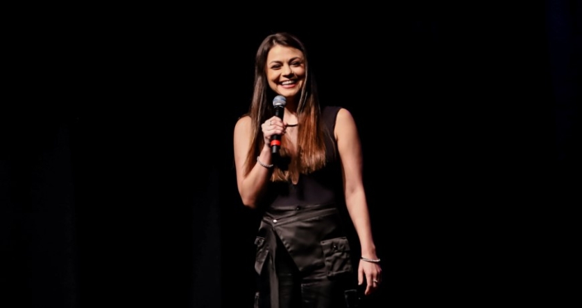 Show de stand up comedy de Bruna Louise fica em cartaz até dezembro em São Paulo