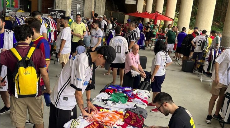 Museu do Futebol sedia maior encontro de colecionadores de camisas de futebol do país