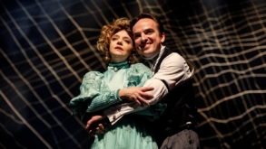 ‘Gaslight – Uma Relação Tóxica’: peça de sucesso da Broadway faz curta temporada em São Paulo